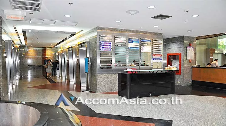 17  Office Space For Rent in Silom ,Bangkok BTS Surasak at Vorawat Building AA10943